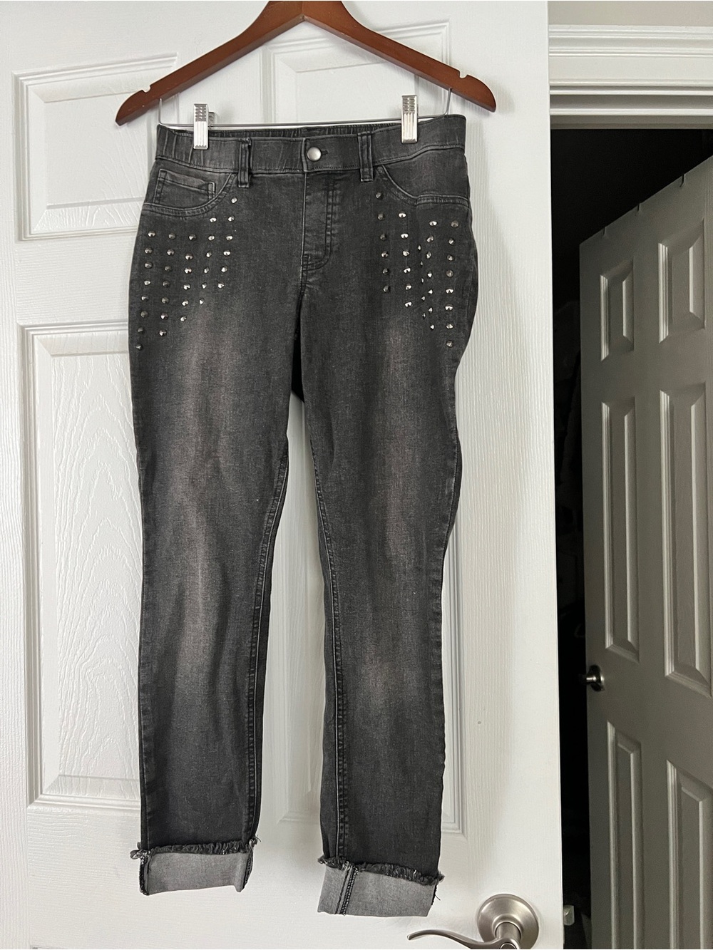 RARE FIND Zeza B by Hue pull on jeans studded